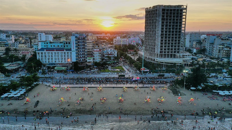 Lễ hội Carnival Sầm Sơn đa màu sắc lần thứ 3 thu hút chục nghìn khán giả.