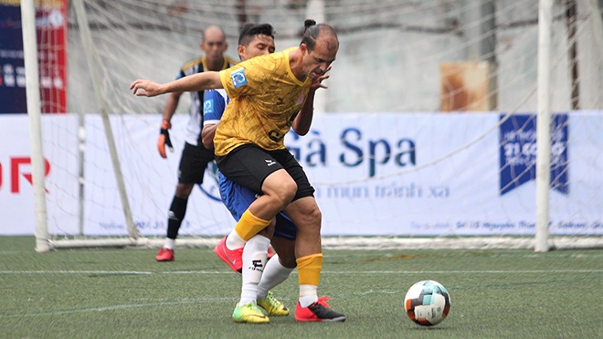 Huỳnh Kesley chấp nhận trở lại sân cỏ để “cứu” B.Bình Dương.