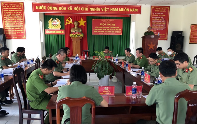 Các đại biểu phát biểu ý kiến tham luận