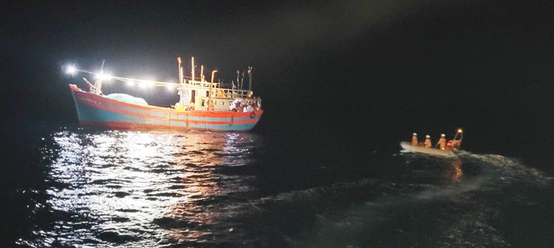 Nhờ được tiếp cận và đưa về bờ kịp thời, hiện ông Sinh đã được can thiệp y tế, qua cơn nguy kịch