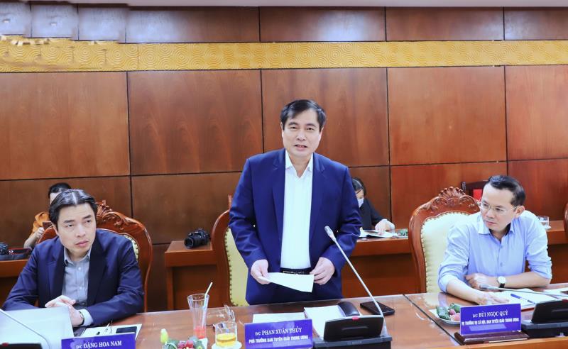 Phó trưởng ban Tuyên giáo Trung ương Phan Xuân Thủy phát biểu tại buổi làm việc.