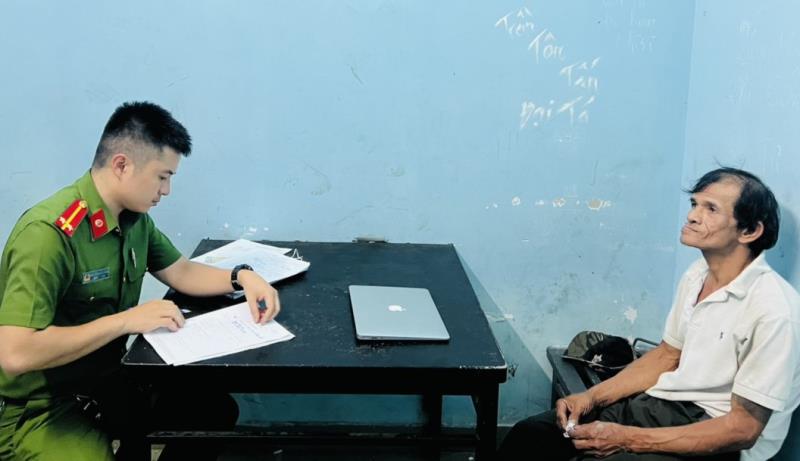 Đối tượng Bình tại cơ quan Công an.