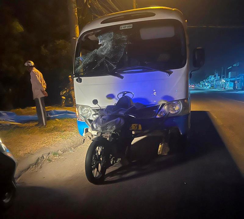 Hiện trường chiếc xe khách do T. trộm và điều khiển gây tai nạn.