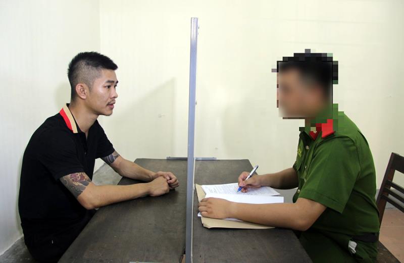 Các đối tượng trong đường dây cá độ bóng đá bị bắt giữ.