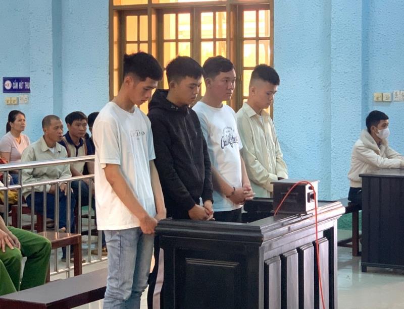 4 bị cáo Bảo, Lâm, Hùng và Vũ tại phiên tòa.
