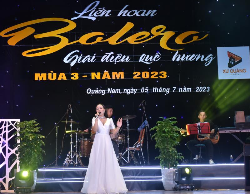 Thí sinh Nguyễn Thanh Hằng trình diễn tại cuộc thi