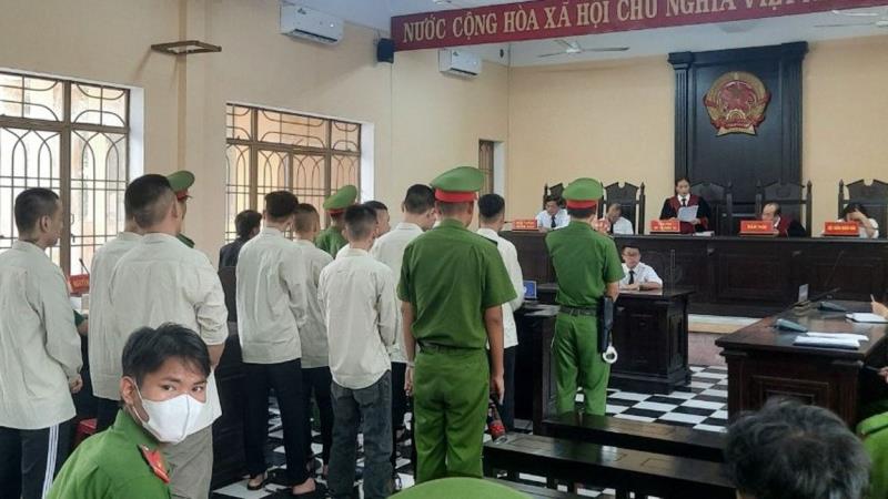 Các bị cáo tại phiên tòa xét xử.