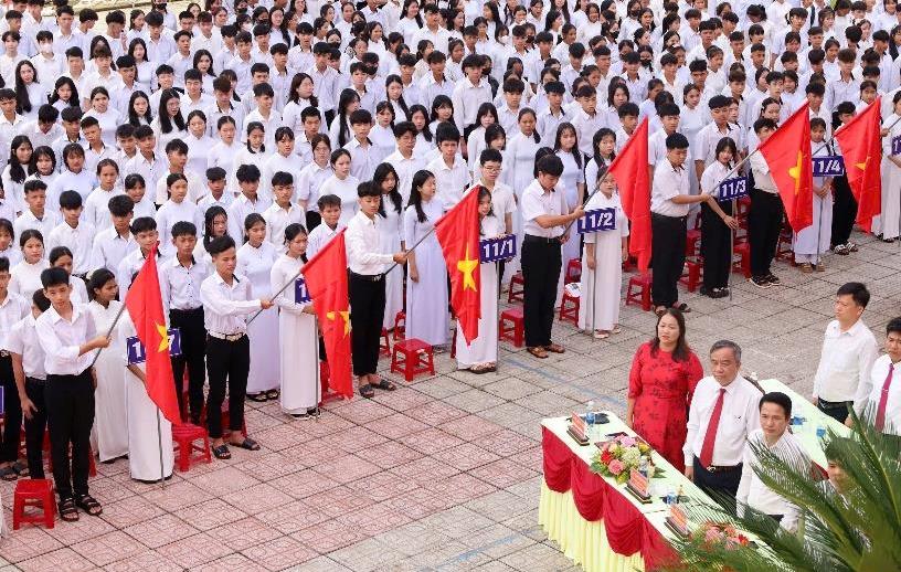 Ai mà không nhớ, ngày khai trường...