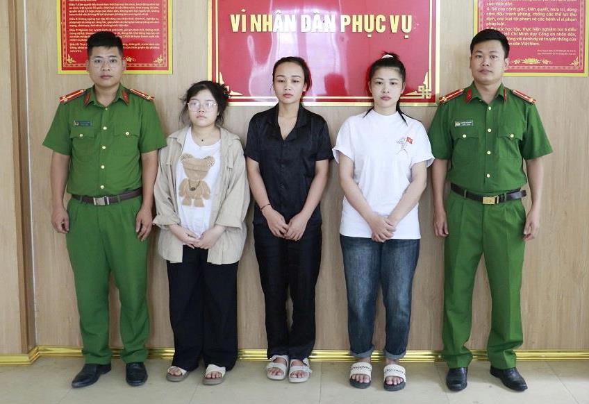 Vi Thị Lan, Lô Thị Vuông và Lô Thị Nhâm tại thời điểm bị bắt.