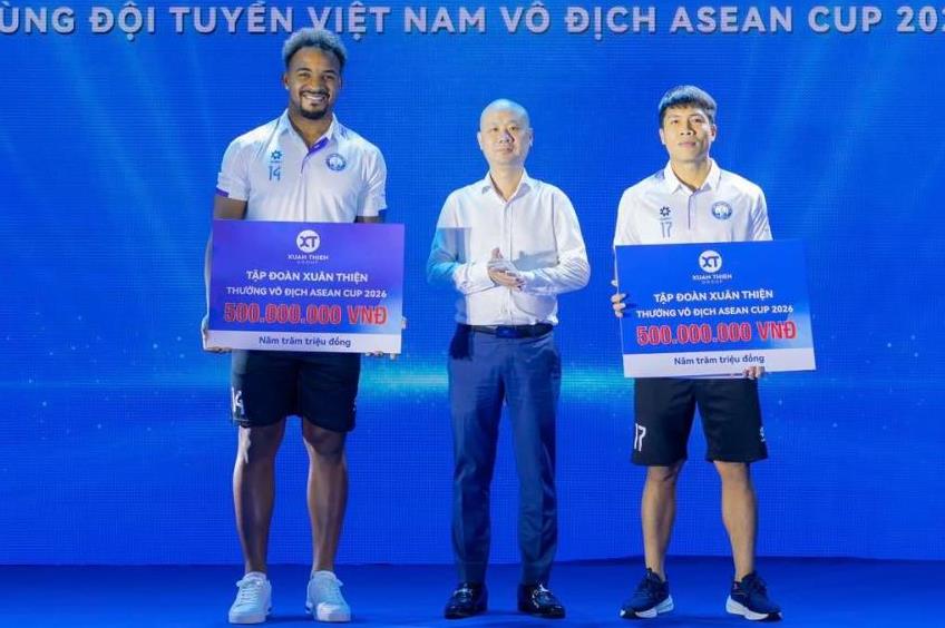 Xuân Son và Văn Vĩ được thưởng nội bộ 1 tỷ đồng