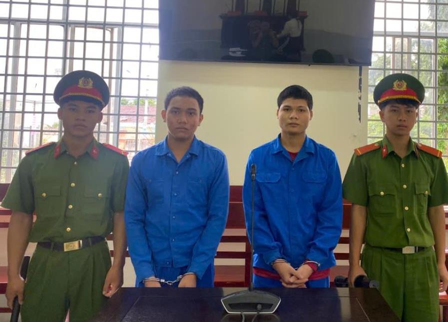 Lãnh án nặng vì lôi kéo thiếu niên đập đá