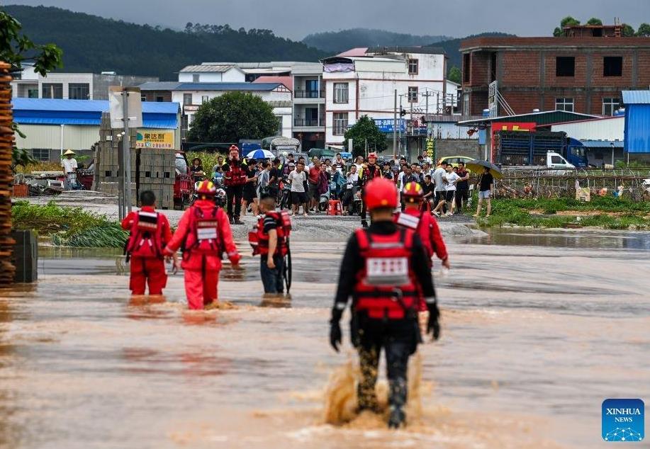 Trung Quốc dốc toàn lực ứng phó mưa lũ, nhiều người thiệt mạng và mất tích