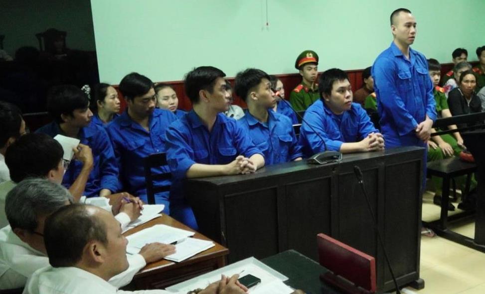 12 bị cáo trong vụ án giữ người trái pháp luật, cướp và cưỡng đoạt tài sản bị tuyên phạt hơn 180 năm tù
