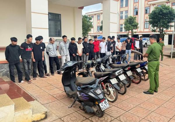 Khởi tố 22 báo thủ gây rối