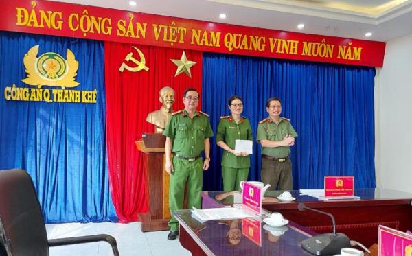 Khen thưởng lực lượng bắt đối tượng tham ô và buôn bán hàng cấm