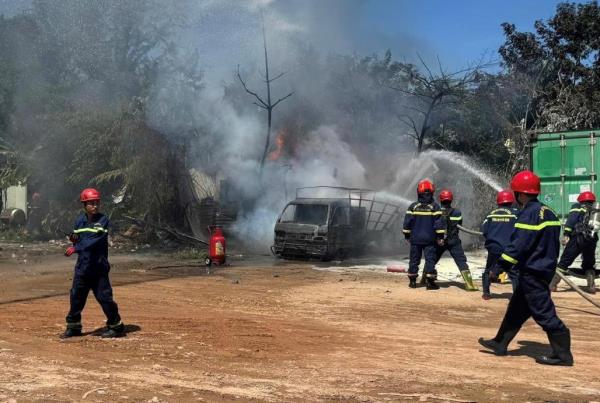 Bà Hỏa viếng bãi xe