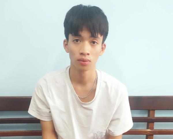 Kẻ trộm núp bóng vỏ bọc cầu thủ bóng đá phủi