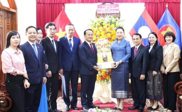 Lãnh đạo thành phố thăm, chúc mừng Tổng Lãnh sự quán Lào nhân dịp Tết Bunpimay