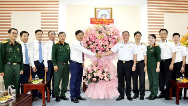 Lãnh đạo thành phố gặp mặt các cán bộ quân đội cấp tướng nghỉ hưu và thăm, chúc mừng các đơn vị LLVT