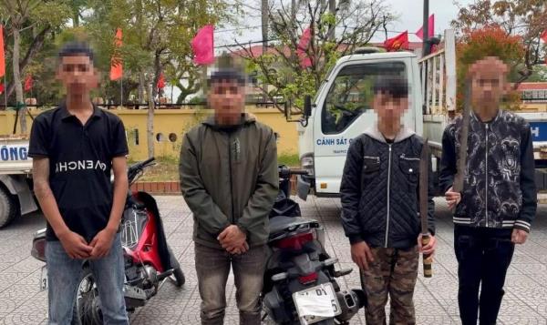 Nhóm thiếu niên ra đường diễu võ rồi lên mạng câu like