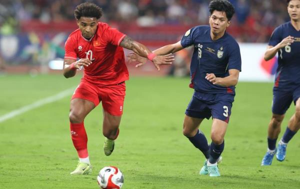 Không thi đấu, đội tuyển Việt Nam tụt một bậc