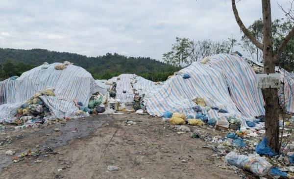 Hơn 2.000 tấn rác thải ùn ứ, chính quyền 4 xã gửi đơn cầu cứu