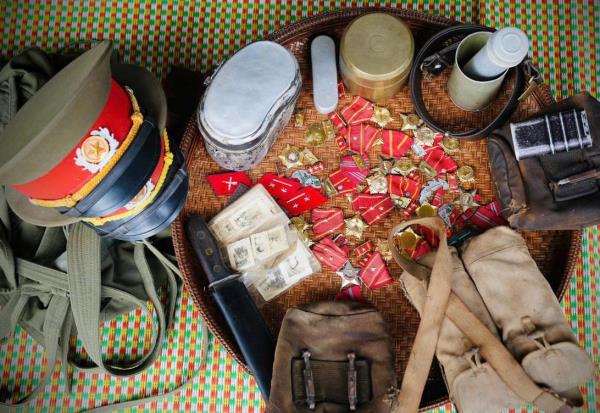 Nhà báo người Cơ Tu nâng niu, gìn giữ những Kỷ vật của Ama