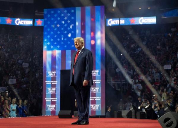 Ông Trump thay đổi chiến thuật phản công bà Harris