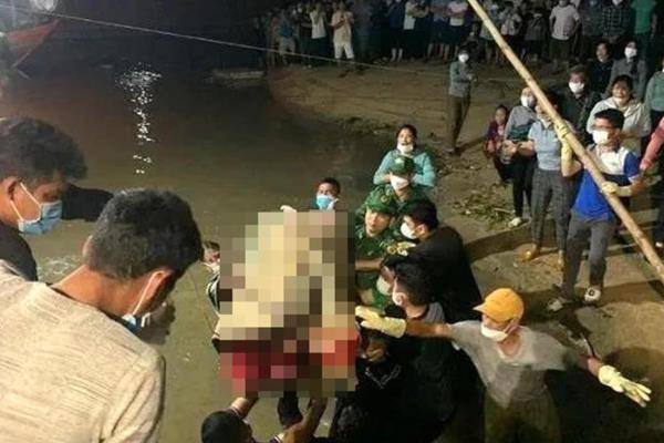 Tìm thấy thi thể 2 ngư dân bị chìm tàu