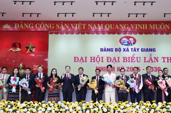 Bí thư Thành ủy Nguyễn Văn Quảng dự Đại hội Đảng bộ xã Tây Giang lần thứ I