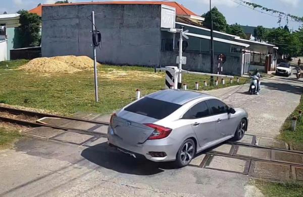 Treo bằng tài xế chạy liều