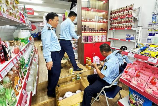 Vì sao nhiều cửa hiệu ở Đà Nẵng đột nhiên đóng cửa?