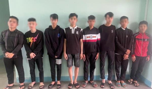 Ngăn chặn 2 nhóm báo thủ choảng nhau