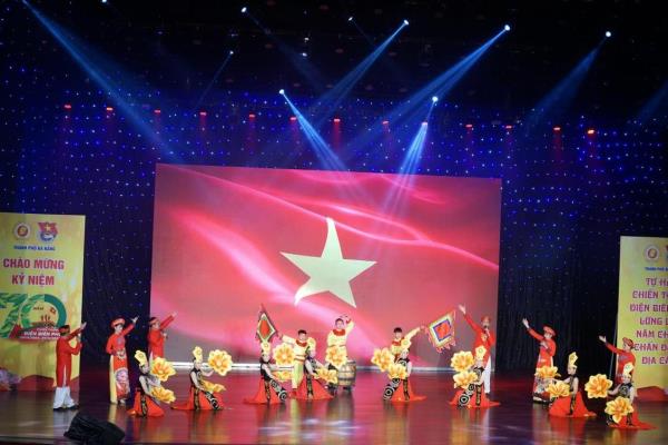 Chương trình nghệ thuật Nên vành hoa đỏ - Nên thiên sử vàng chào mừng kỷ niệm 70 năm chiến thắng Điện Biên phủ