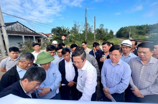 Đà Nẵng đảm bảo thông xe 2 chiều qua đường gom cầu vượt đường sắt trên Quốc lộ 14E