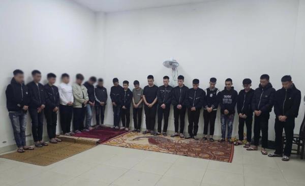 Nhóm báo thủ dùng hung khí gây rối