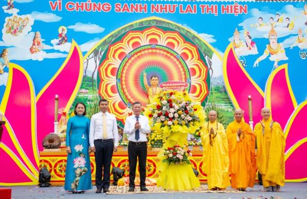 Tiếp tục xây dựng khối đại đoàn kết toàn dân tộc vững mạnh