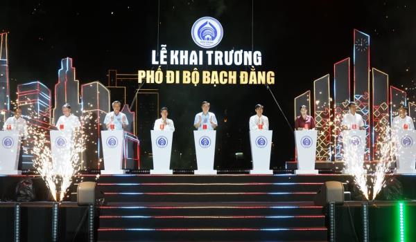 Khai trương Phố đi bộ Bạch Đằng
