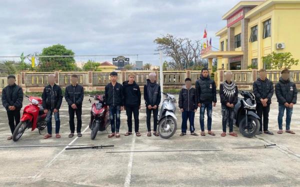 Côn đồ làng ra oai