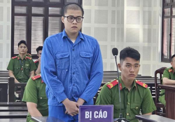 Mâu thuẫn lúc nhậu, đâm bạn học tử vong