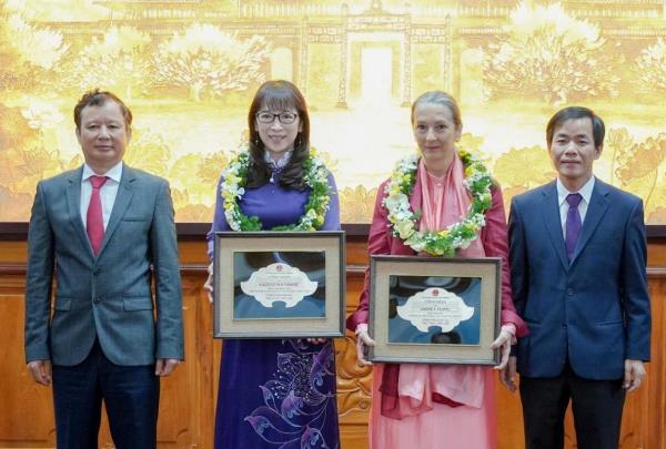 Hai người nước ngoài được trao tặng danh hiệu Công dân danh dự tỉnh Thừa Thiên - Huế