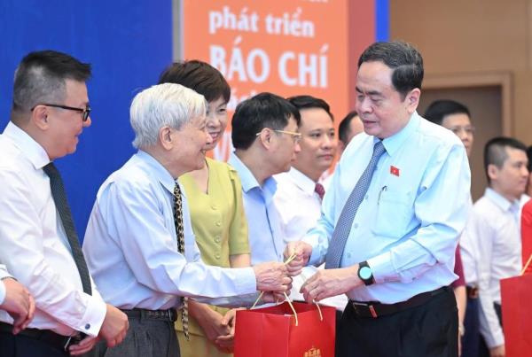 Báo chí đưa hơi thở cuộc sống, tâm nguyện của cử tri đến với nghị trường