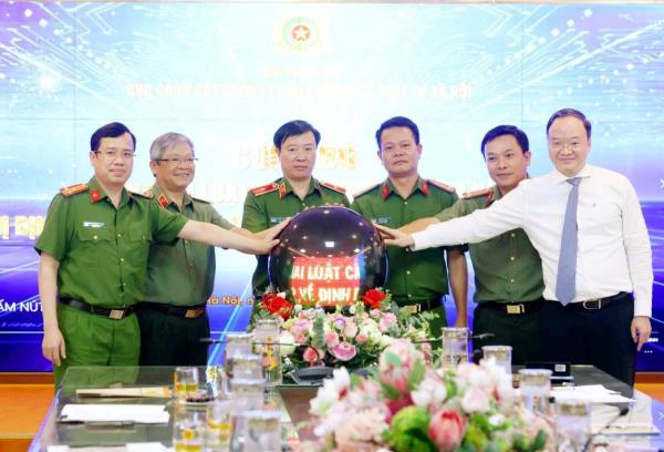 Phát động triển khai Luật Căn cước mới và Công bố dịch vụ xác thực điện tử