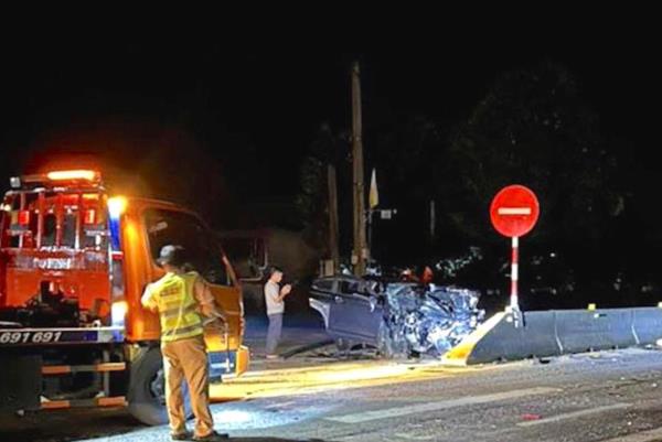 Tai nạn liên hoàn, 2 bố con tử vong