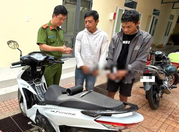 Trộm xe máy liên tỉnh, khi bị công an vây bắt thì dùng bình xịt hơi cay chống trả