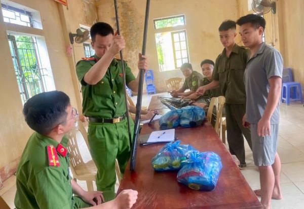 Thiết thực mô hình Đổi quà lấy vũ khí, vật liệu nổ, công cụ hỗ trợ