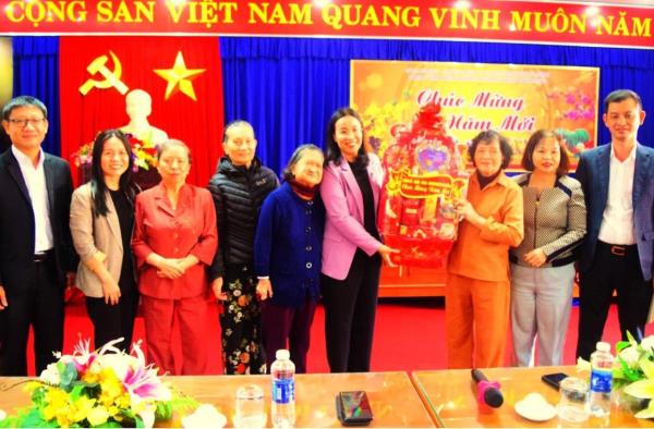 Lãnh đạo thành phố Đà Nẵng thăm, chúc Tết các đơn vị