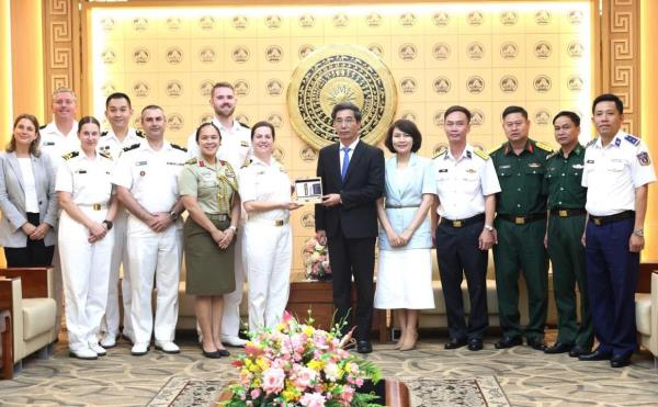 Lãnh đạo TP Đà Nẵng tiếp chỉ huy tàu Hải quân Hoàng gia Australia
