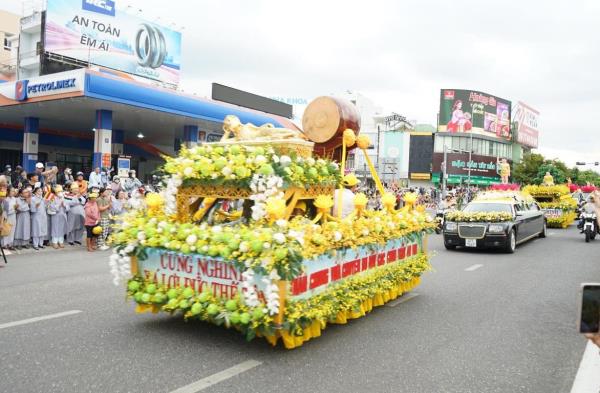 Trang nghiêm lễ rước Xá lợi Đức Phật tại thành phố bên sông Hàn