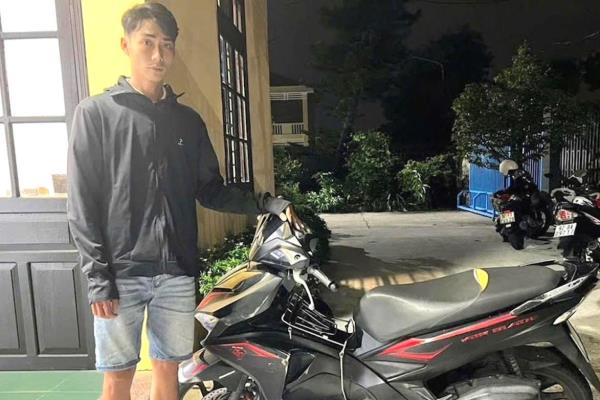 Đạo chích chuyên săn dế trên cổ… ngựa sắt